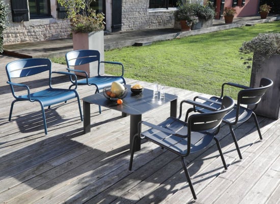 Océo – Constituez vous-même votre salon de jardin en associant des fauteuils lounge à la table basse de votre choix